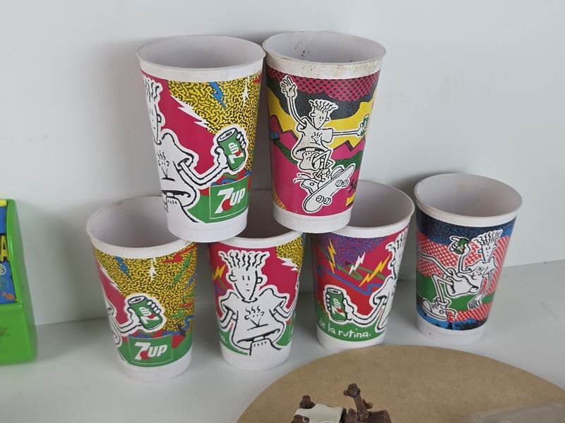 Colección de juguetes vintage y vasos coleccionables para pintar - imagen 5