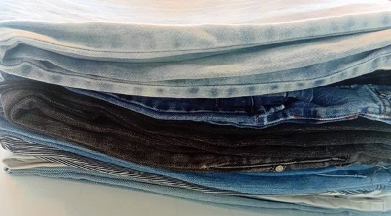 Ropa de jeans unisex en buen estado - imagen 2