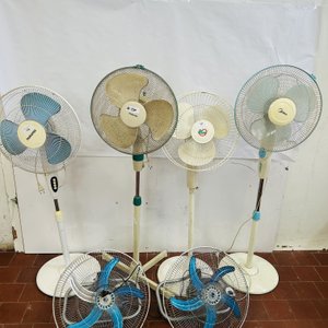 Lote de 6 Ventiladores: 4 de Pie y 2 de Colgar - imagen 4