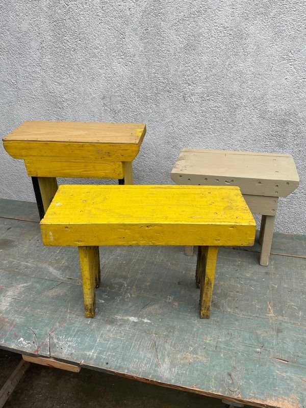 Lote de 3 Banquitos Rústicos de Madera