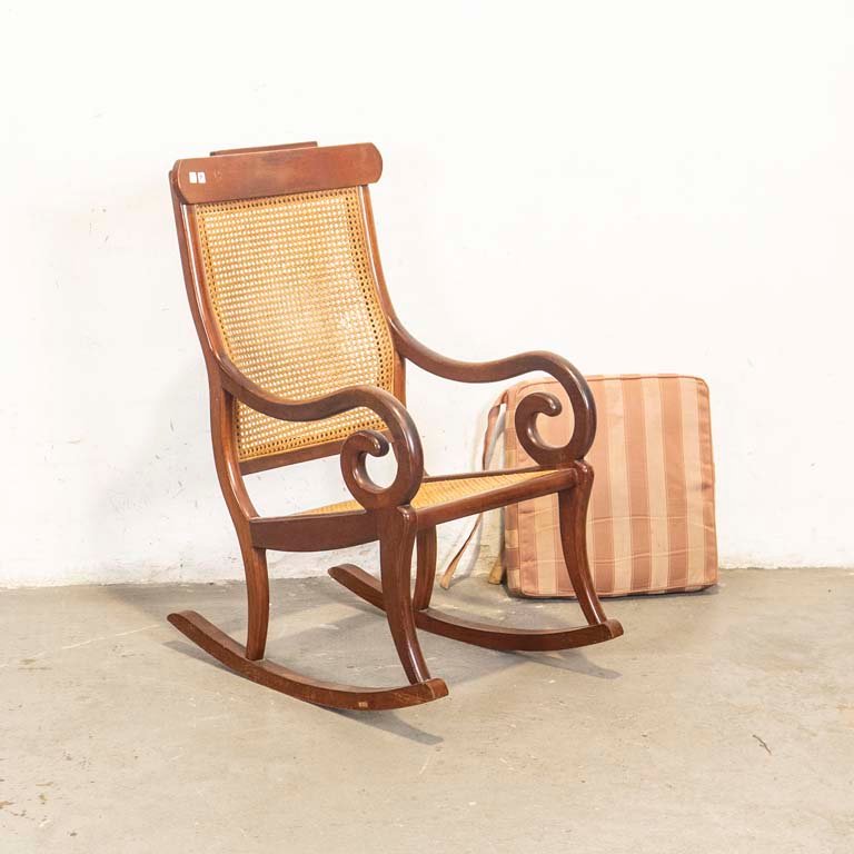 Silla de madera con asiento y respaldo esterilizado - imagen 1