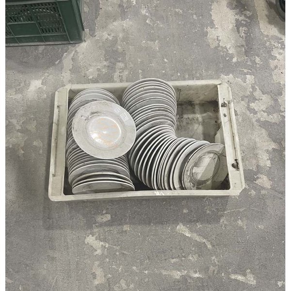 45 Platos de Loza Blancos con Detalles Anaranjados