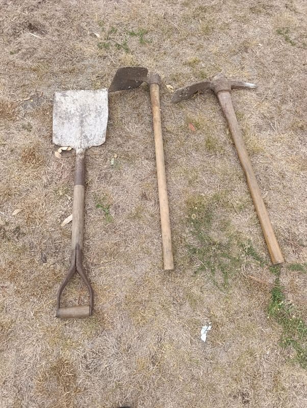 Herramientas de jardinería en buen estado - imagen 2