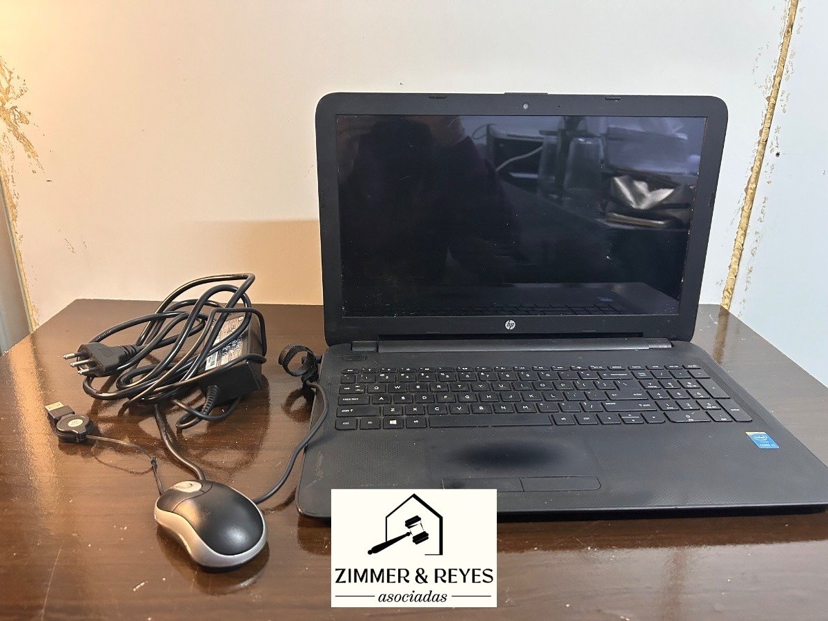 Computadora Portátil HP Negra con Cargador y Mouse
