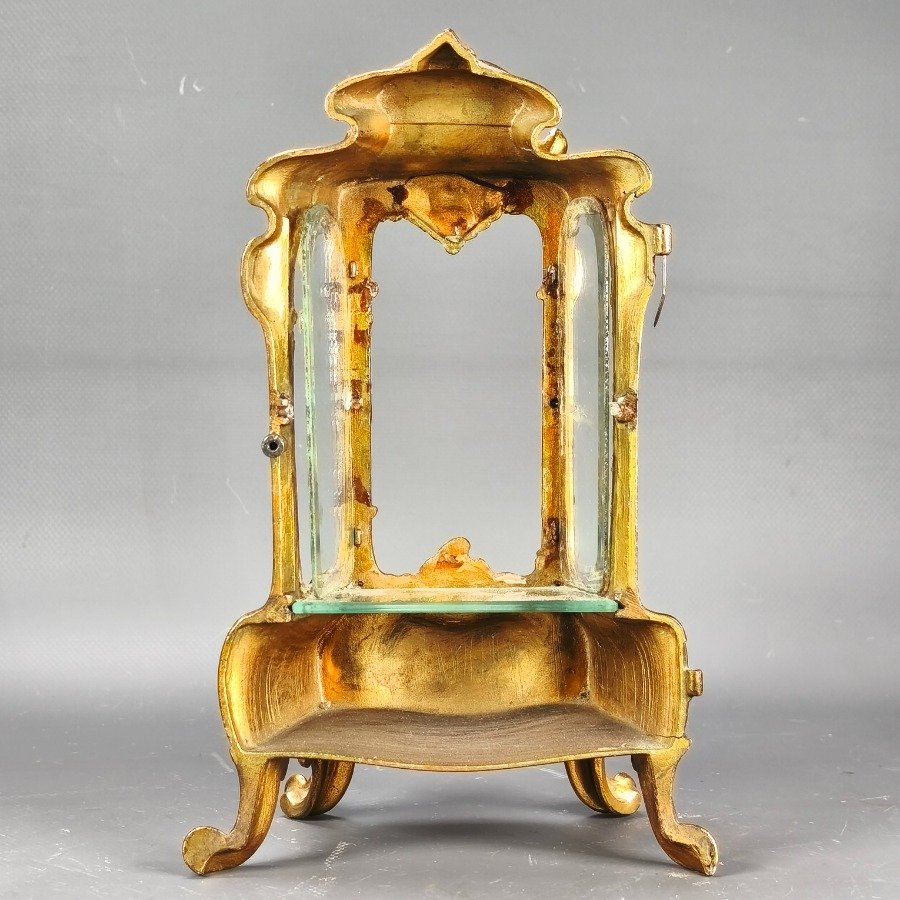 Vitrina de Bronce con Diseño Ornamental - imagen 8