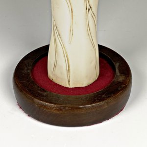 Escultura Fálica en Marfil con Cúpula Protectora - imagen 4