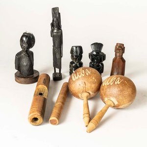 Lote anterior: Lote de Adornos de Piedra Obsidiana y Piezas de Madera Tallada