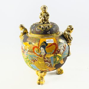 Lote siguiente: Potiche de Porcelana Satsuma con Figuras y Detalles Dorados