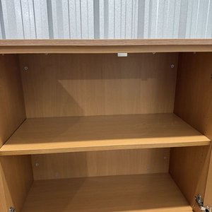 Mueble Bajo de Oficina con Dos Puertas y Estante Regulable - imagen 5