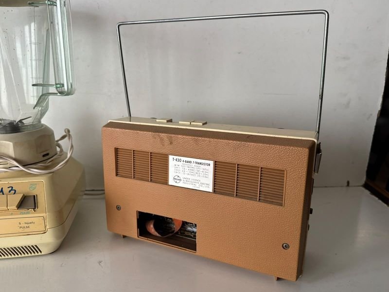 Licuadora Philips y Radio Portátil National