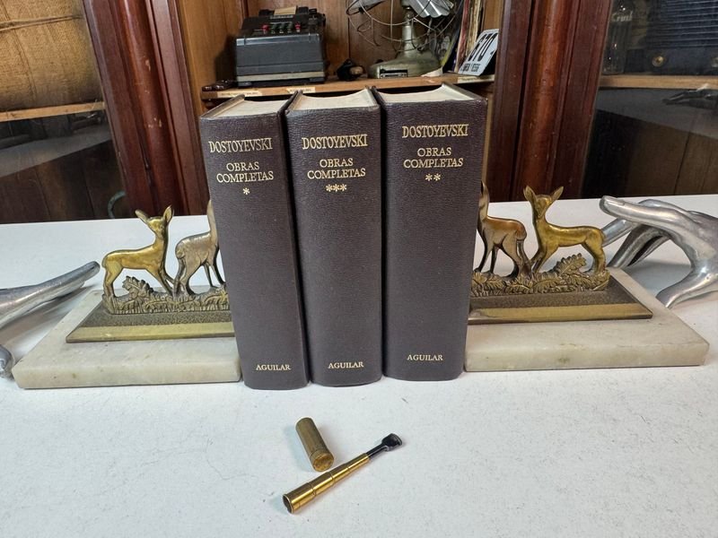 Libros y Telescopio en Bronce y Mármol - imagen 2