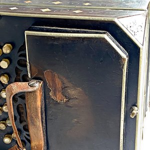 Bandoneón Alemán Alfred Arnold Campos con Estuche de Madera y Nacarado - imagen 7