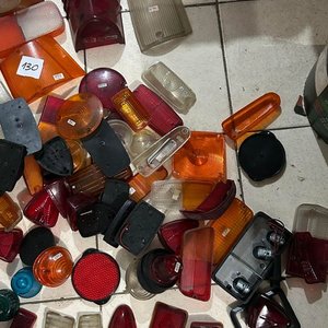 Lote de Plásticos Varios: Ópticas y Lentes de Repuesto - imagen 4