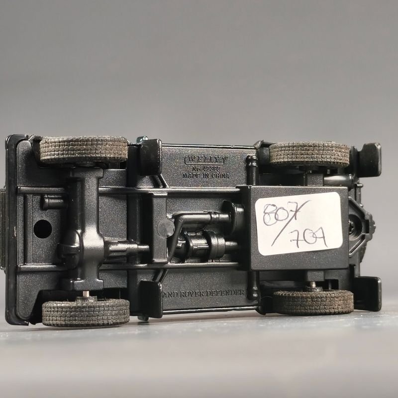 Modelo de camioneta Land Rover a escala 1/43 - imagen 5