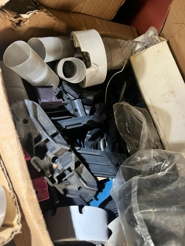 Plásticos y accesorios para venta en lote - imagen 4