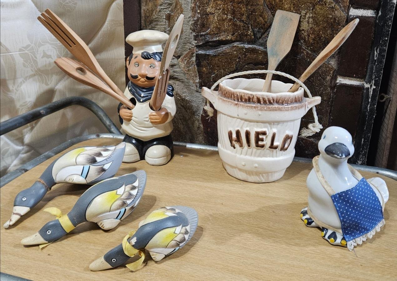 Adornos de Cocina: Chef con Utensilios, Cubo de Hielo y Patos Decorativos