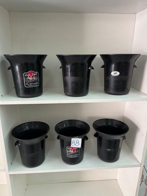 Set de 6 Hieleras Negras de Plástico