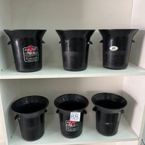 Lote anterior: Set de 6 Hieleras Negras de Plástico