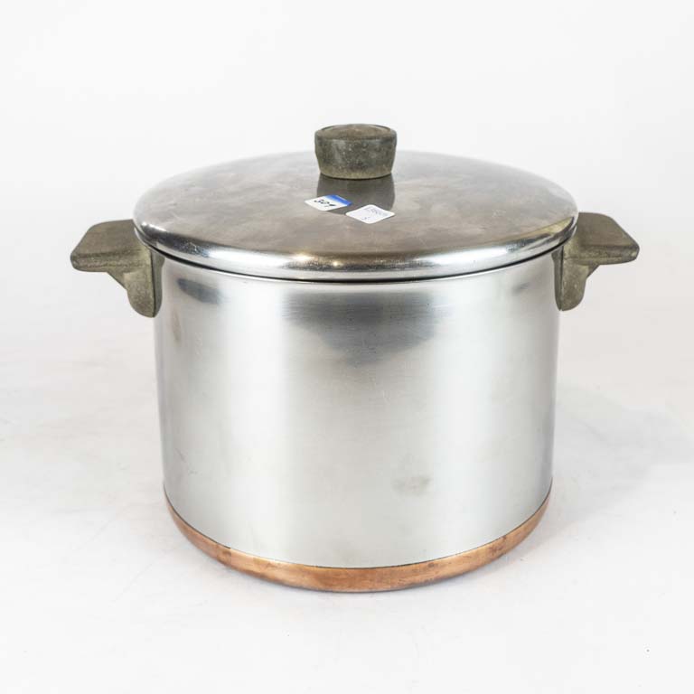 Olla con tapa  - Medidas: 22cm 