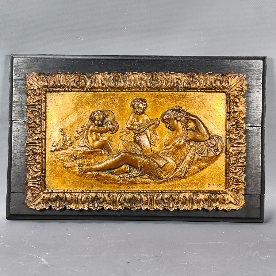 Placa de bronce en altorrelieve con escena mitológica - imagen 2