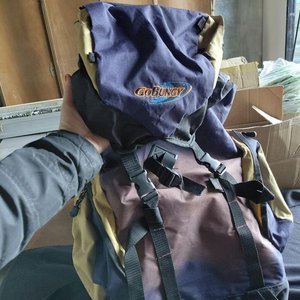 Mochila GoBungy Azul y Beige en Buen Estado - imagen 2