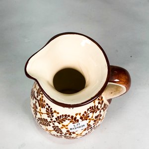 Jarra de Porcelana Esmaltada Marrón y Blanca con Diseño Floral - 19 cm - imagen 3