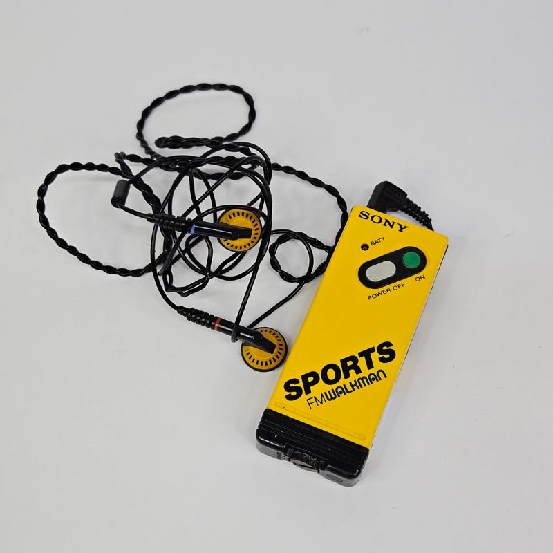 Radioportátil Vintage Sony con Accesorios - imagen 1