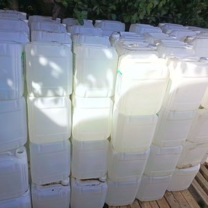80 Bidones de Plástico de 20lts. - En Buen Estado La Mayoría con Tapas - imagen 2