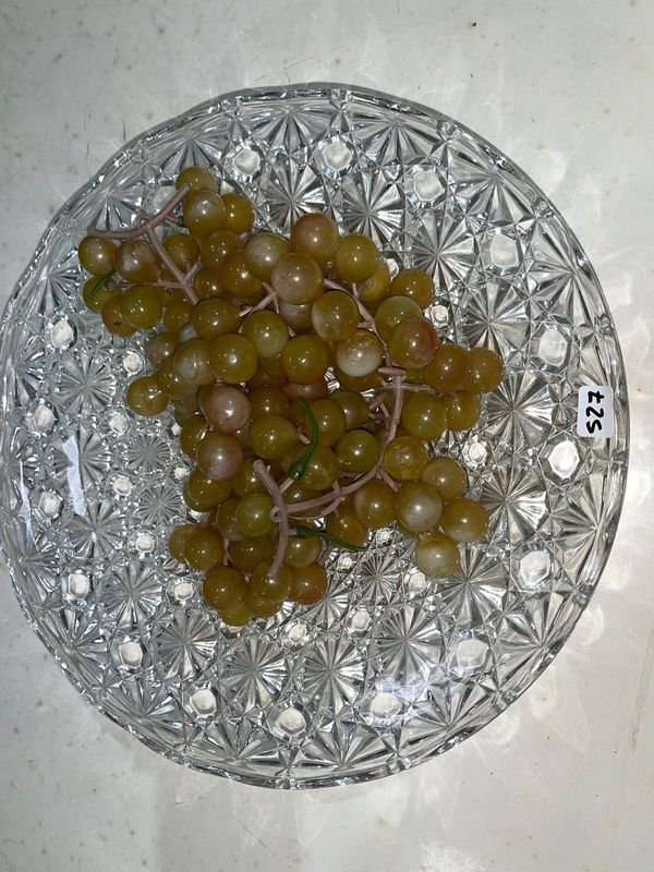 Centro de Mesa con Racimos de Uvas Verdes Decorativas