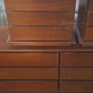 Cómoda de Madera con Dos Mesas de Luz a Juego - imagen 2