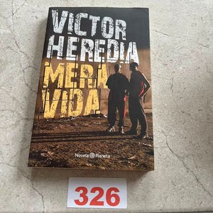 Lote siguiente: Libro "Mera Vida" de Víctor Heredia - Novela Policial