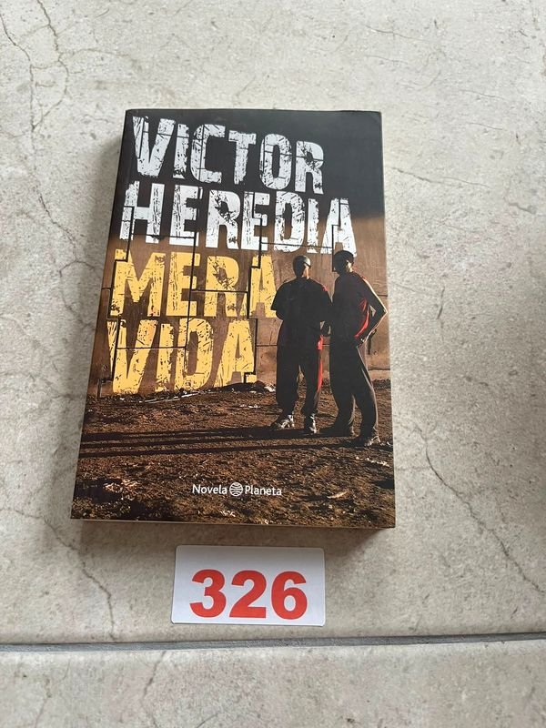 Libro "Mera Vida" de Víctor Heredia - Novela Policial