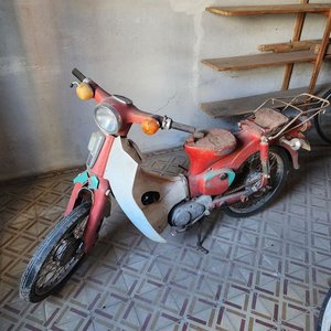 Lote siguiente: Moto Honda 70 de Pollera con Papeles
