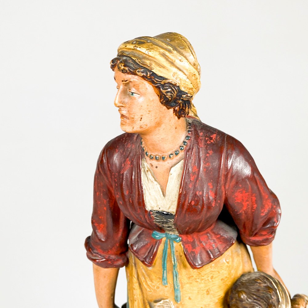 Grupo de terracota numerado, dama y niño - imagen 2