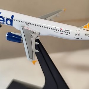 Maqueta Avión Airbus A320 Ted Escala 1/400 con Base - imagen 2