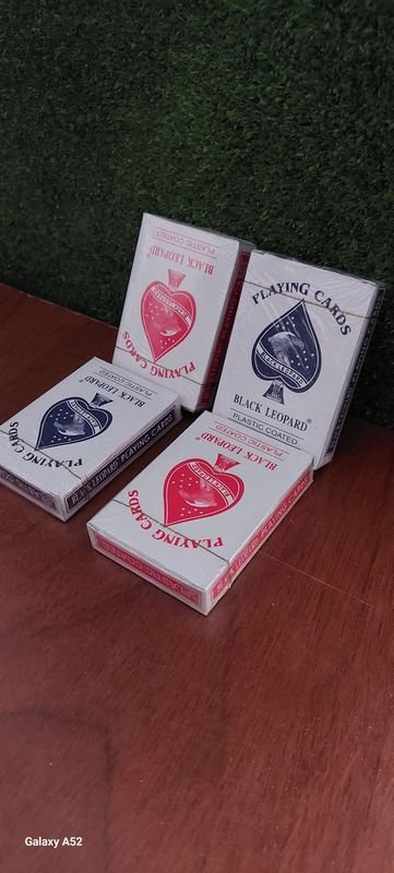 Paquetes de cartas de juego en buen estado - imagen 2