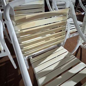 Sillas de Exterior de Aluminio Blancas con Cintas Desgastadas - imagen 5