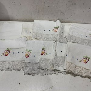 Lote siguiente: Servilletas de Tela Bordadas con Flores y Encaje