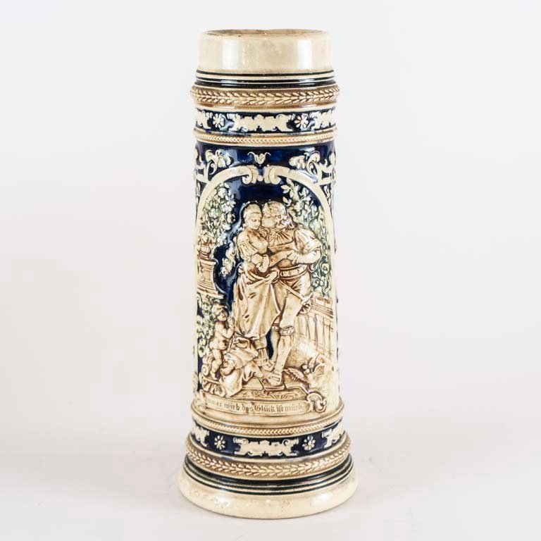 Lote siguiente: Jarra de cerveza alemana con relieve y medidas 30 x 8cm