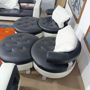 Conjunto Sillón Giratorio y Puff Bicolor de Cuero Diseño Mario Spinelli - imagen 4