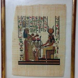 Papiro Egipcio Antiguo con Escena Inspirada en Nefertari, Enmarcado - imagen 1