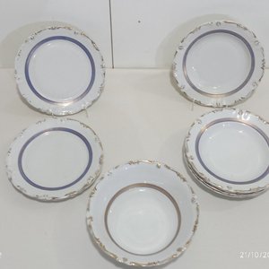 Juego de Cerámica Bavaria: Ensaladera y 8 Platos con Detalles Azules y Dorados - imagen 6