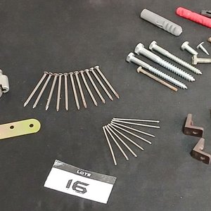 Lata con Tornillos, Clavos y Herrajes Varios - imagen 3