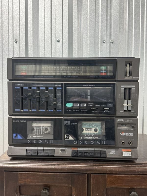 Tocadiscos Vintage Sanyo VP-500 con Doble Cassette y Ecualizador