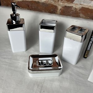 Set de Baño 4 Piezas Tolar: Dispensador, Porta Cepillos, Vaso y Jabonera - imagen 8