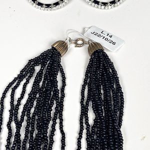 Conjunto de Collar de Mostacillas Negras y Par de Arracadas con Cristales - imagen 4