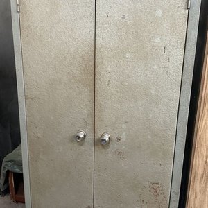 Gabinete Metálico con Caja Fuerte y Llave - imagen 2