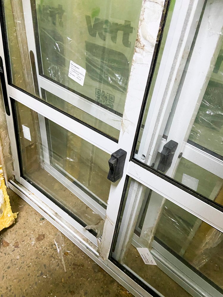 Ventana de aluminio y vidrio blanco con doble cristalización - imagen 3