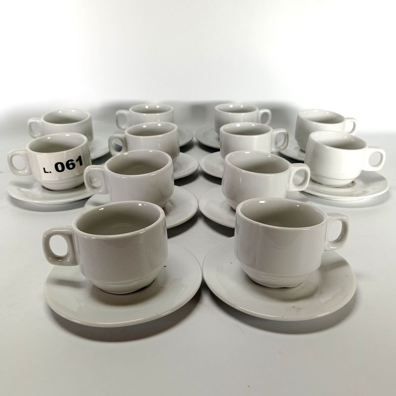 Lote siguiente: Conjunto de loza para té blanco