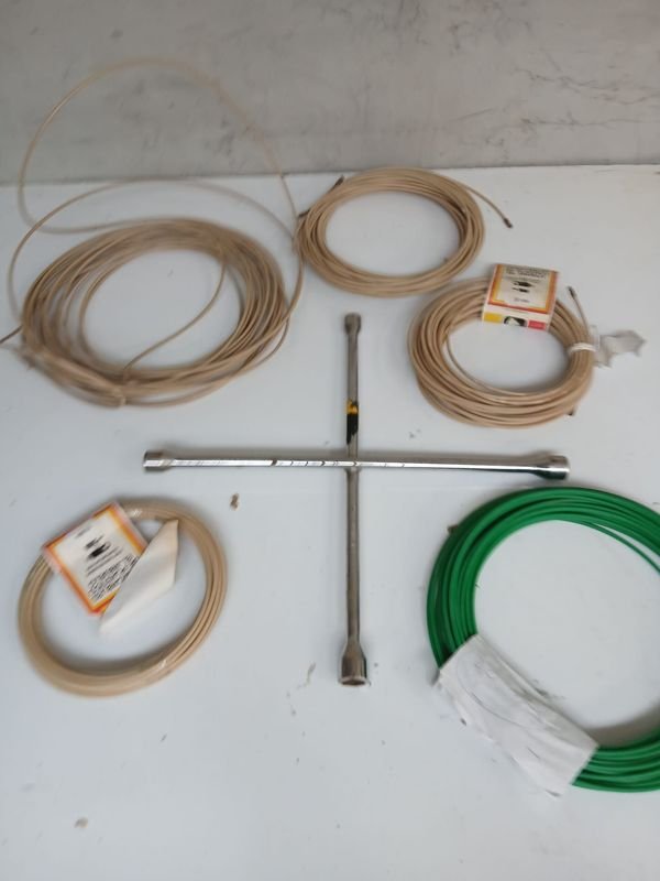 Llave Cruz y Cintas Pasacables de Plástico